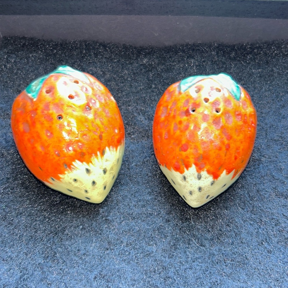 Vintage Ceramic STRAWBERRY Salt and Pepper Shaker Set - Realistic Look - Japan